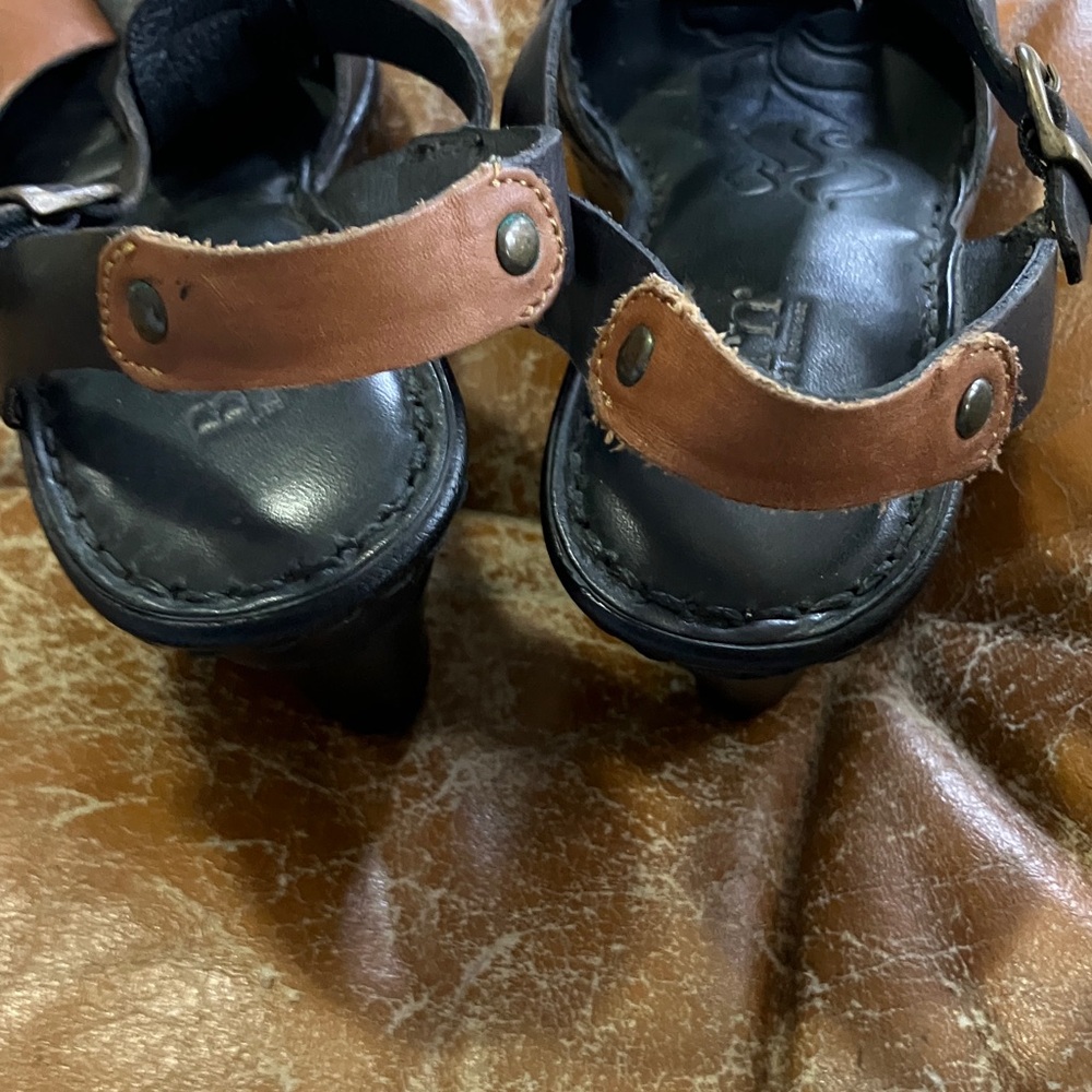 Born Two-Tone Leather T-Strap Sandals wedges 1970’s- Black & Brown 8 - Picture 6 of 9